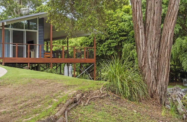 Hiddleston Retreat: 2 BR, 1 BA House in Moonee Beach, Sleeps 4