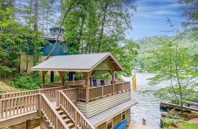 Hide-A-Way Cove - Retreat on Lake Burton