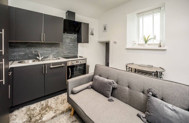 Cottage-Moderne-Douche-Vue sur Rue-Free parking
