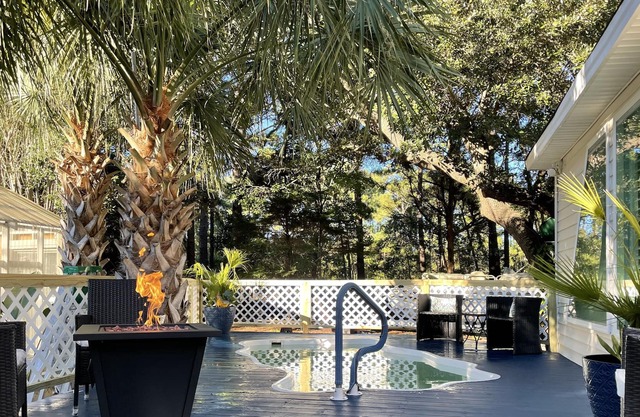 Hideaway Cottage with Private Heated Pool