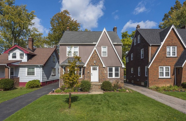Hideaway in the Heights!