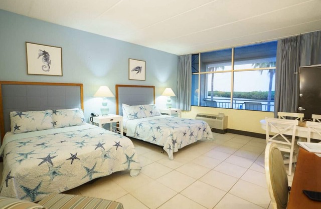 Balcon avec piscine et vue sur le canal! Parking gratuit, Wifi gratuit! Animaux acceptés :)