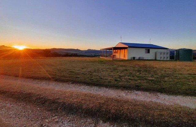 High Country cottage *Views*Aircon*WiFi