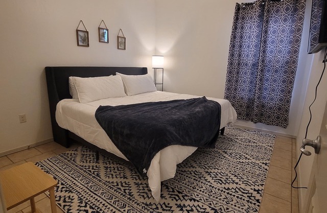 High Desert Haven: 4Rooms-Fully Stocked Kitchen, Family Friendly w/Game Room.