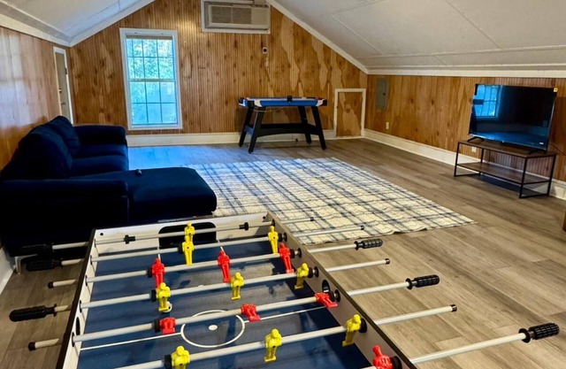 High Falls Lake Retreat 4-bedroom cottage with WiFi and AC in fabulous Jackson