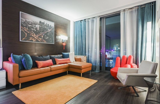 SVS: Penthouse Floor Studio at Palms Place