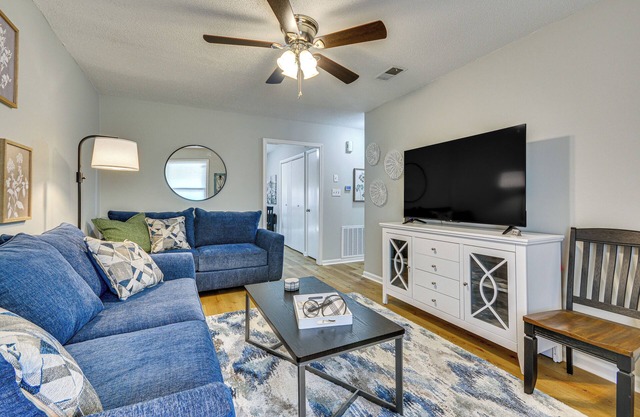 High Point Townhome w/ Patio, 1 Mi to Main Street!