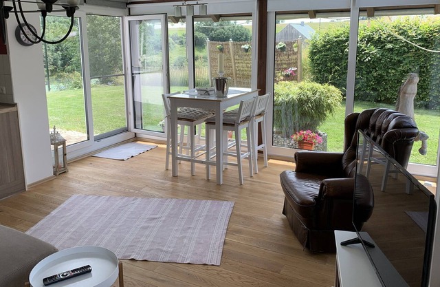 Appartement de haute qualité grand jardin, sauna, zone tranquille entre l'anneau nurb et vers le bas