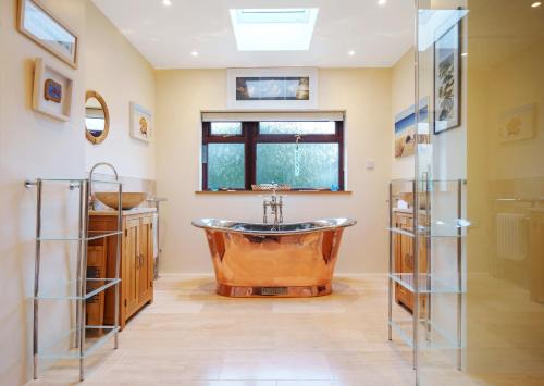 High quality detached house with parking St. Ives