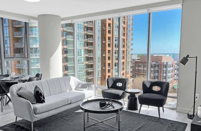 High-Rise 2BR 2BTH w View & Amenities In Tysons