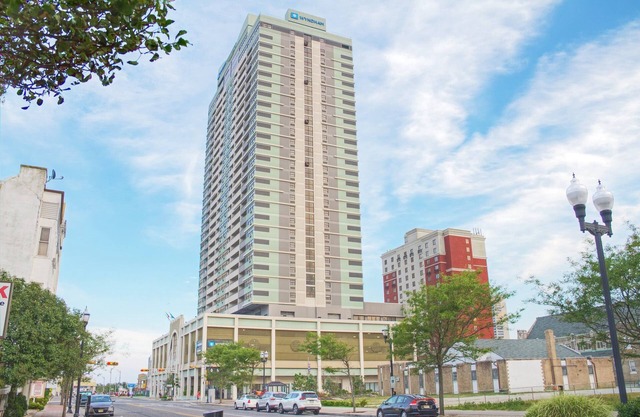 Complexe hôtelier Atlantic City Boardwalk High Rise près des casinos avec piscine intérieure et bain à remous extérieur