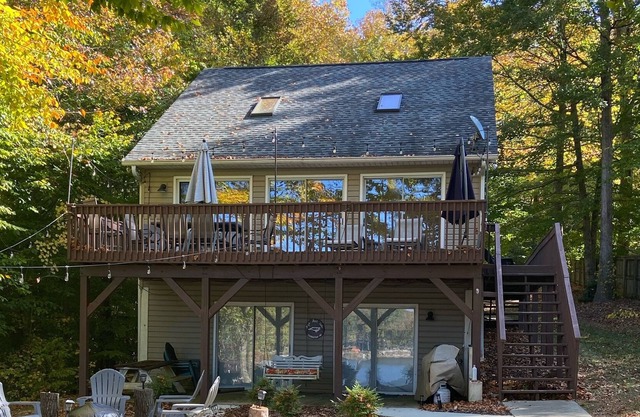 Maison de vacances High Rock Lake. Great Peaceful Lakefront Views, NFL Sunday Ticket