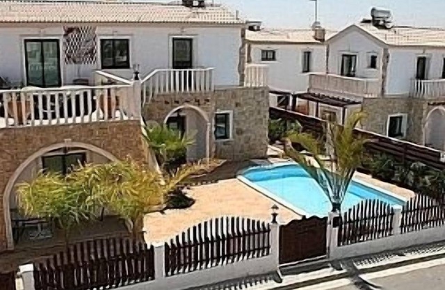 Haute spécification Villa de luxe traditionnelle avec piscine privée 8x4m