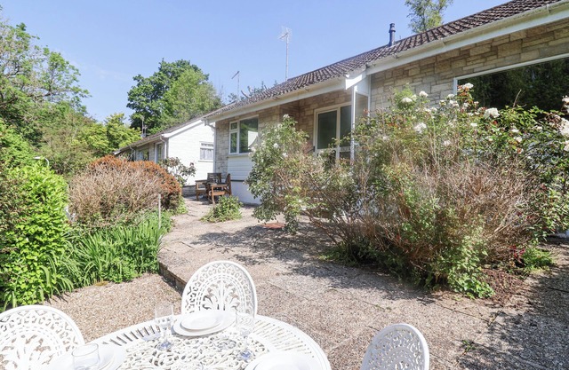 HIGH TREES, pet friendly, country holiday cottage in Lyme Regis