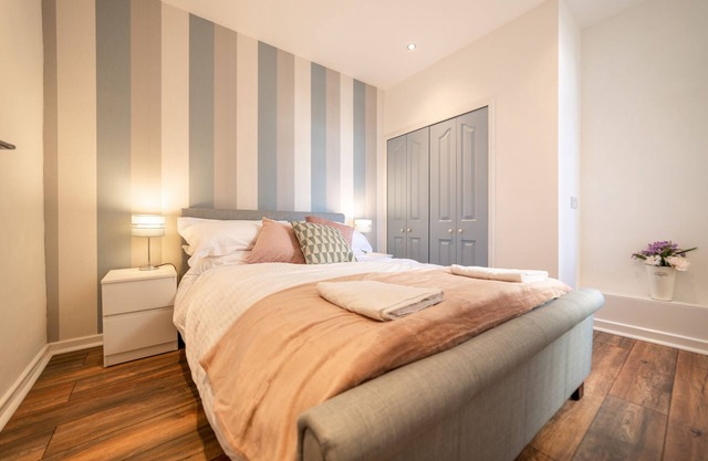 HIGHCLIFFE EMERALD SUITE - BEACHFRONT - SLEEPS 8