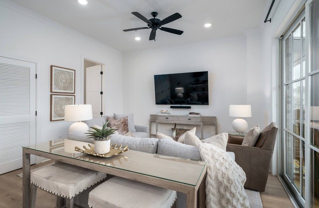 Highend Stadium View Home, Pool & Game Room Garage