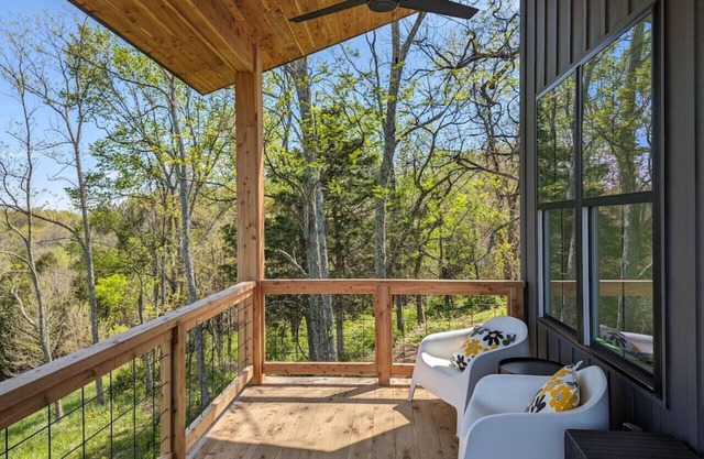 Highgrounds Modern Cabin with Loft - Ironweed