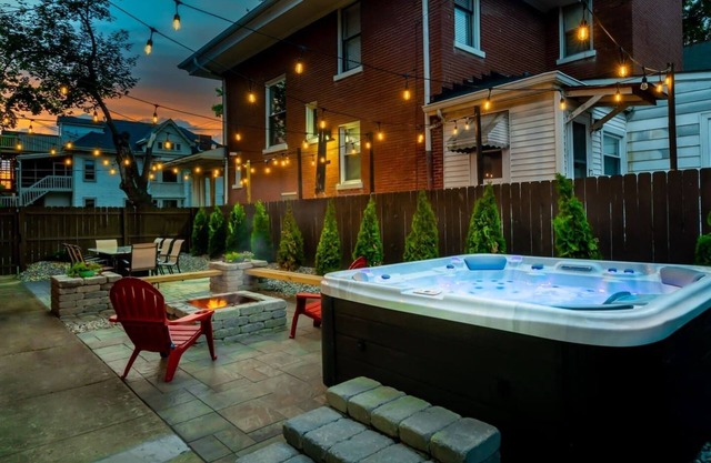 Highlands Derby City Dream ~ 6BR+Hot Tub Sleep 14