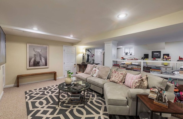 Beautiful Highlands Home/Plus Lux Lower Level Studio-2Kitchen/3LivingRm/3Floors