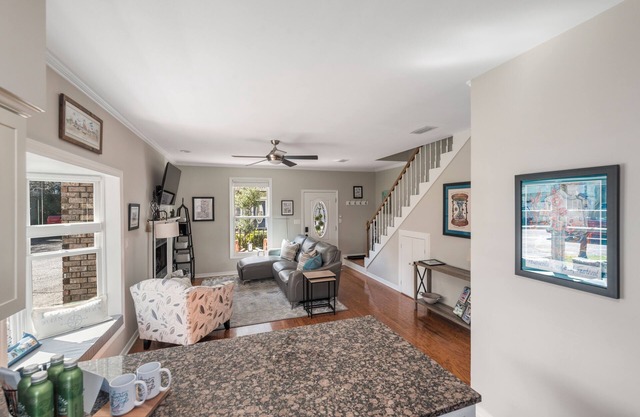 Highly rated 2 BR townhouse steps from downtown and near beaches.