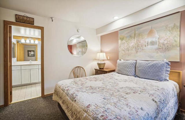 Highridge B16A Inviting Queen Room for Two with Access to Pool and Hot Tub
