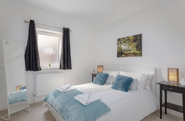 Gated un appartement d'une chambre peut accueillir quatre personnes avec un parking gratuit
