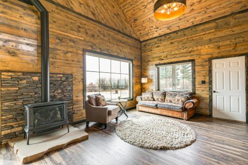 Hike, Hunt and Unwind Mtn-View Cabin in Del Norte!