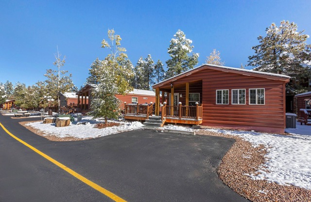 Hike Nearby Trails, 2 Serene Units, Enjoy Fishing at Show Low Lake, Golf, Biking!