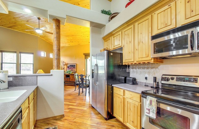 Hike, Ski & Golf: Home in in Torreon Country Club