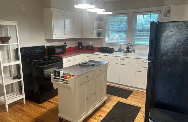 Hill Crest Cottage in Horse Capital of KY! Sleeps 6