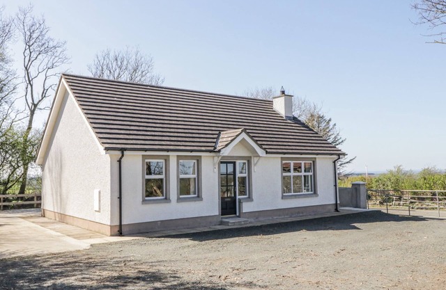 HILL HOUSE, country holiday cottage in Armoy, County Antrim