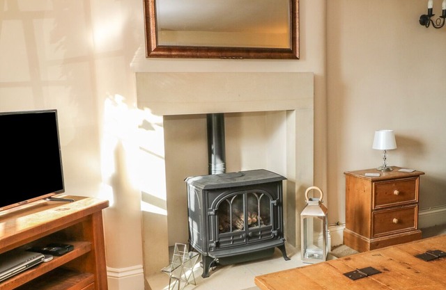 Hillcrest, LONGNOR