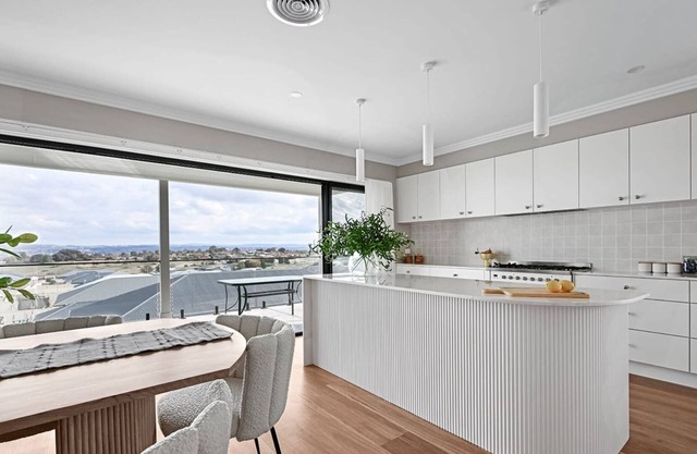 Hillgrove - Sophisticated & Refined Entertainer