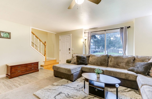 Hillsboro Home w/Fire Pit ~ 15 Mi to Portland!