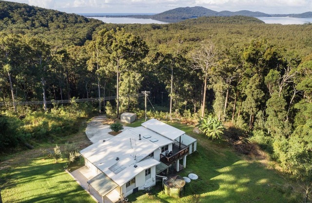 Hillside acreage, waterviews, 10min from beach - Perfect big groups/ families!