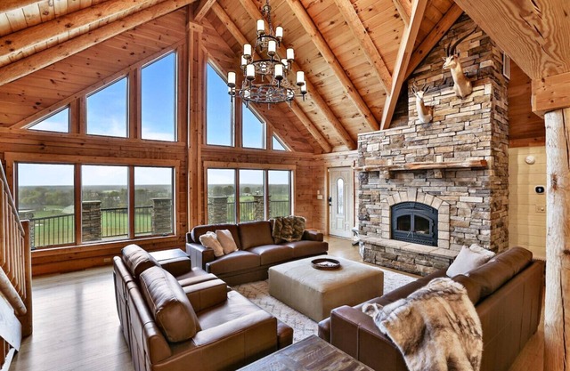Hillside Cabin w/ Slps 20+ 11BD 3BA Fireplace & Hot Tub