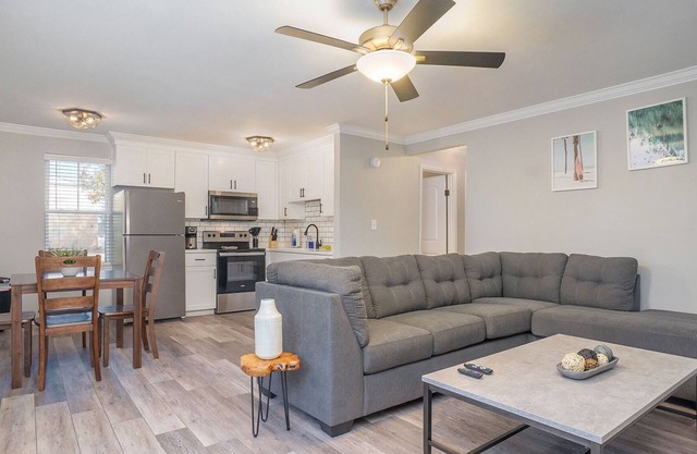 Hillside Cove - Helm Suite