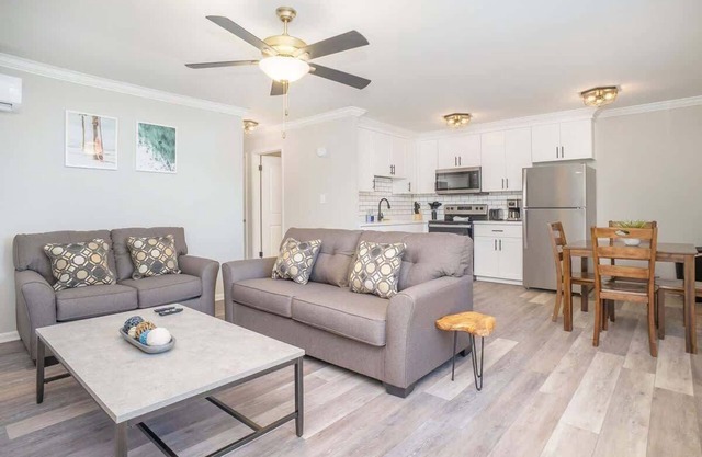 Hillside Cove - Plank Suite