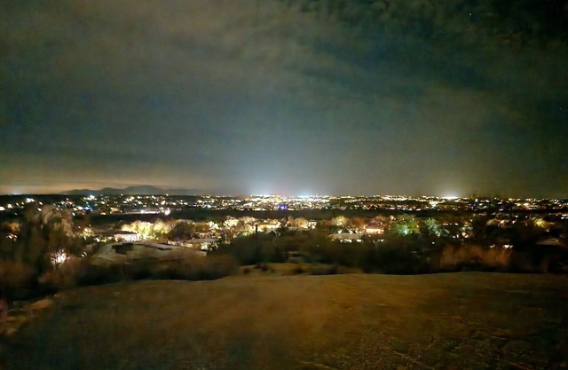 Hillside Haven 3BR 2BA +Den, 3 beds+1 futon, Spectacular Views, Full Kitch, WiFi
