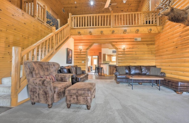 NEW! Hillside Hideaway w/ Hot Tub & Heated Patio!