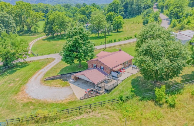 Hillside Hideout With Scenic Bluegrass Hot Tub Views!