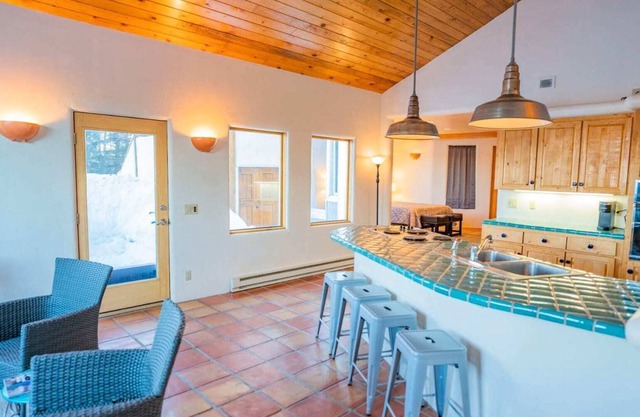 Hilltop Apartment at Windbreak