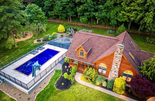Hilltop Cabin Hideaway