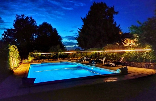 Château perché avec piscine privée chauffée dans 10 acres prix de 18 à 26 personnes
