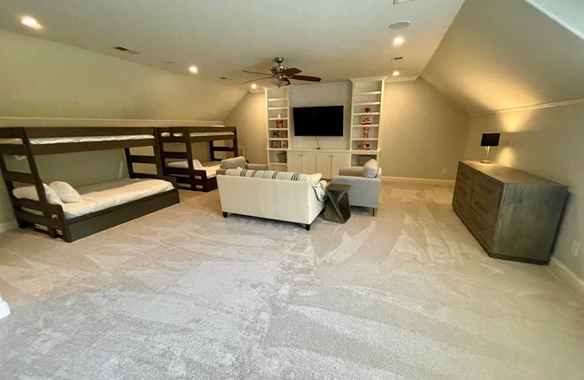 Hilltop Estate with pool and sand volleyball court in charming Thompsons Station