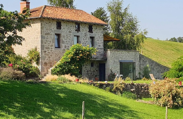 Belle maison en pierre avec jacuzzi