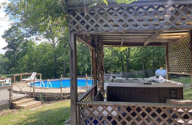Hilltop Hideaway Bed and BreakfastRead the Description