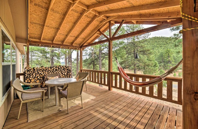 'Hilltop Hideout' w/ Peaceful Mountain Views