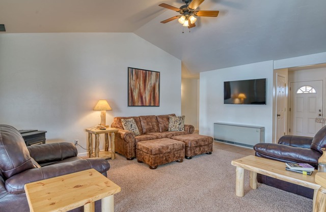 Hilltop Home w/ Great Mountain Views, Back Porch, WiFi, W/D & Attached Garage
