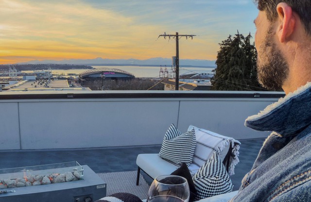 Hilltop Home w/ HotTub+Rooftop+Water+Stadium Views